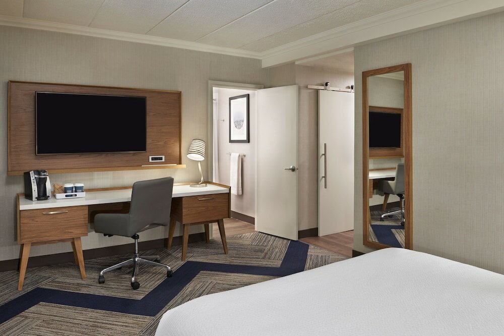 Фото Four Points by Sheraton Windsor Downtown