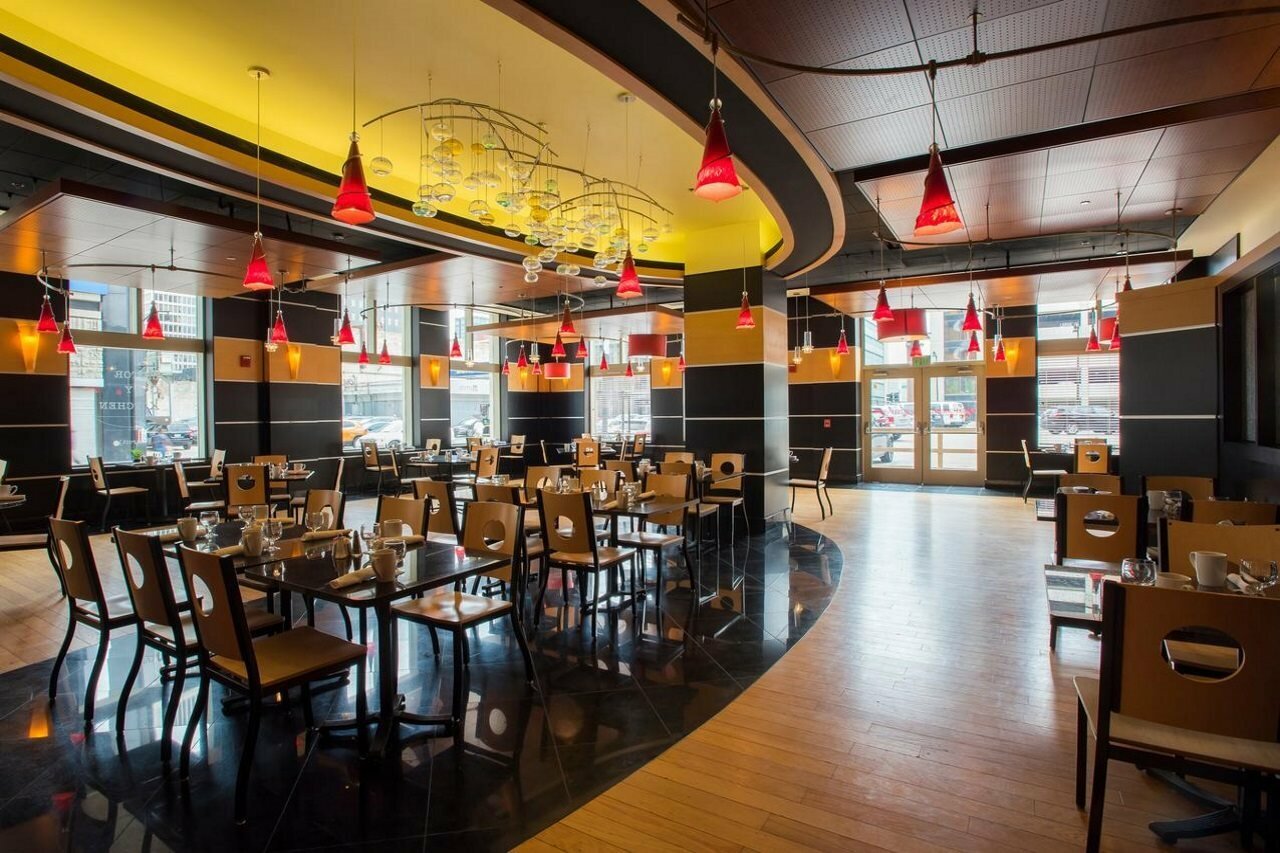 Фото Doubletree Suites by Hilton Detroit Downtown - Fort Shelby