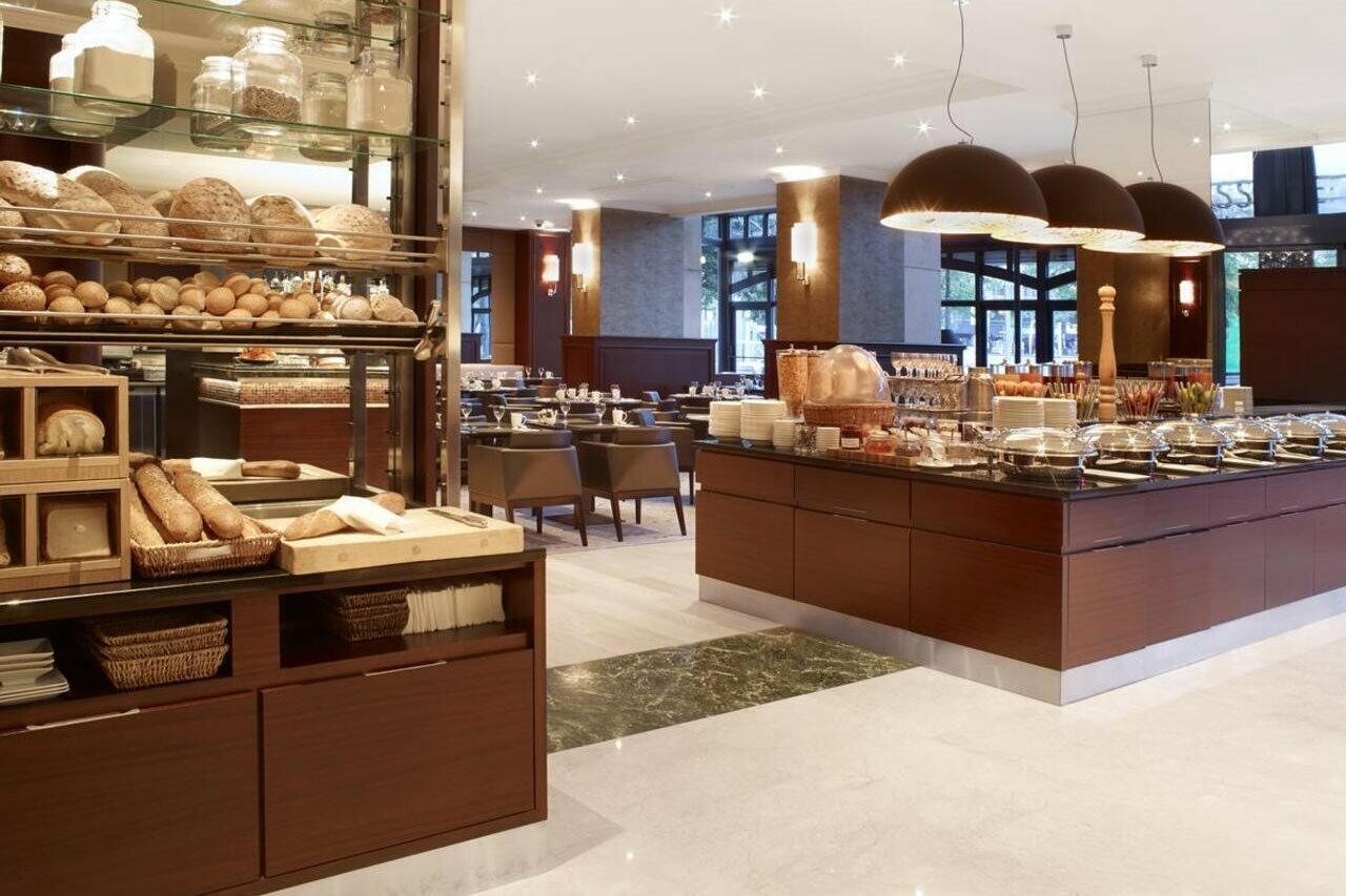 Фото Hilton Antwerp Old Town