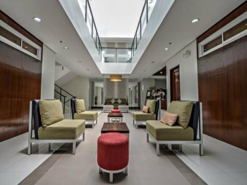 Фото Empire Suites Hotel