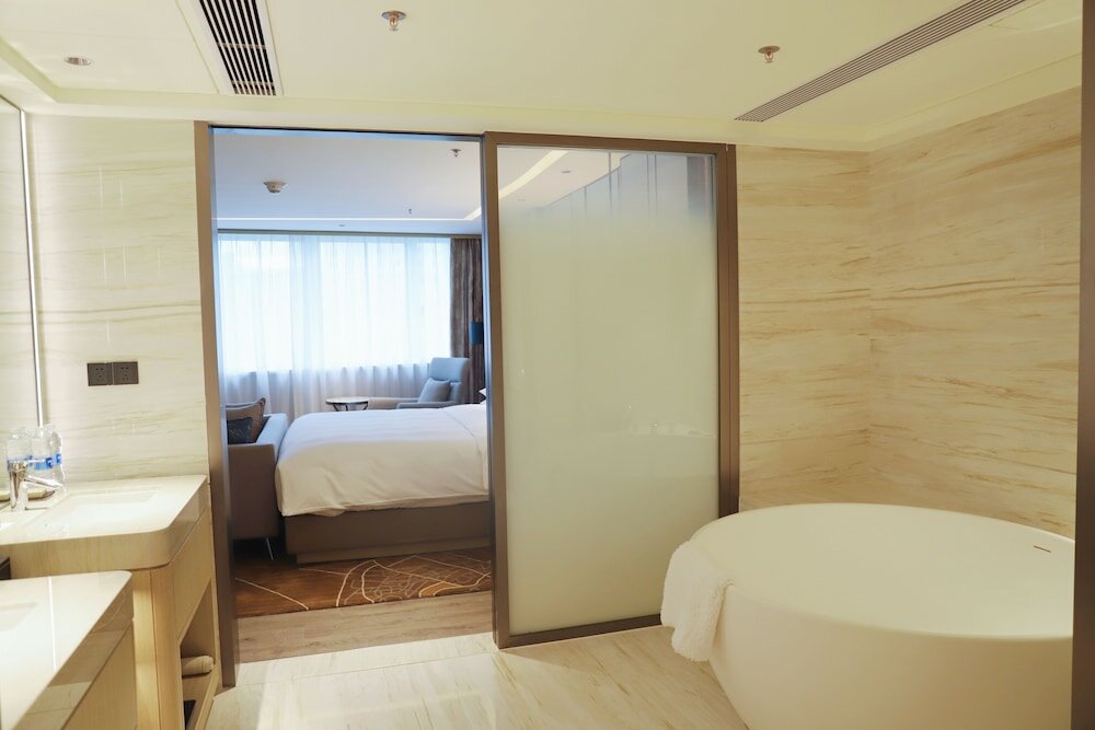 Фото Renaissance Shenzhen Luohu Hotel