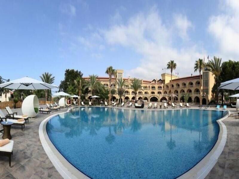 Фото Отель Le Chateau Lambousa