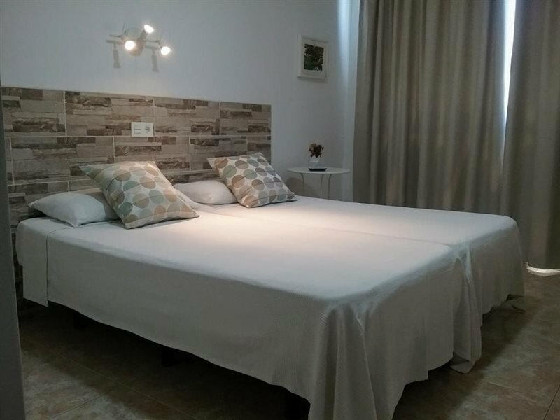 Фото Hostal Residencia Cardona