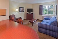 Фото Candlewood Suites Washington-Fairfax, an Ihg Hotel