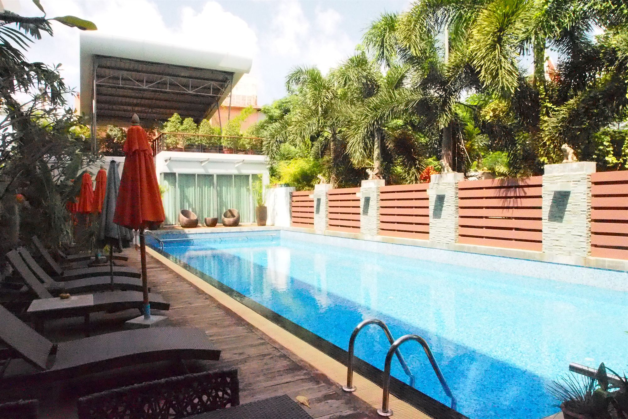 Фото Baan Suwantawe Hotel Apartment