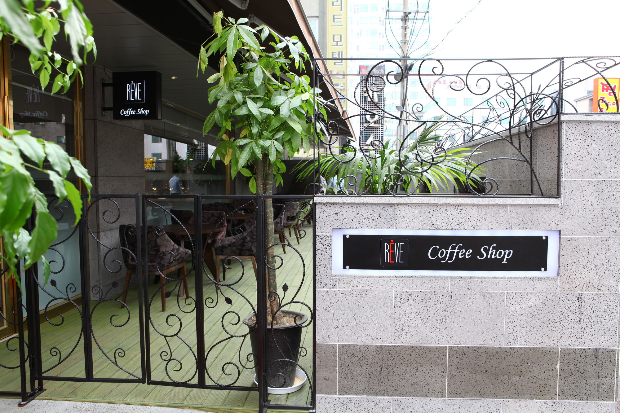 Фото Suwon Reve Hotel