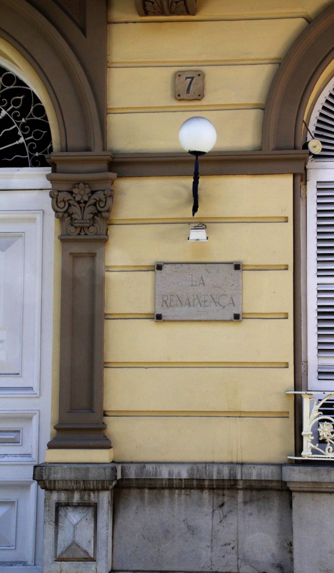 Фото Hotel Medium Renaixença