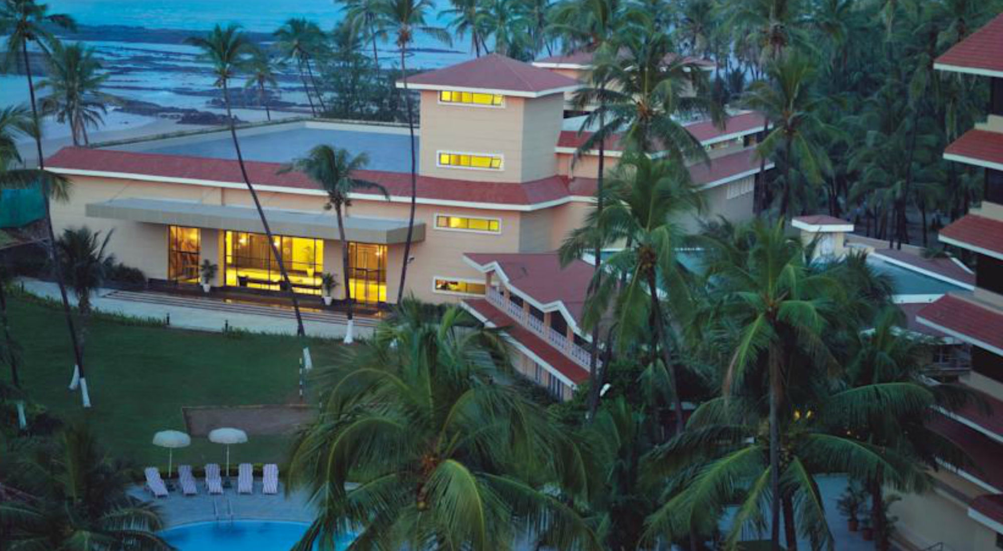 Фото The Retreat Hotel & Convention Centre