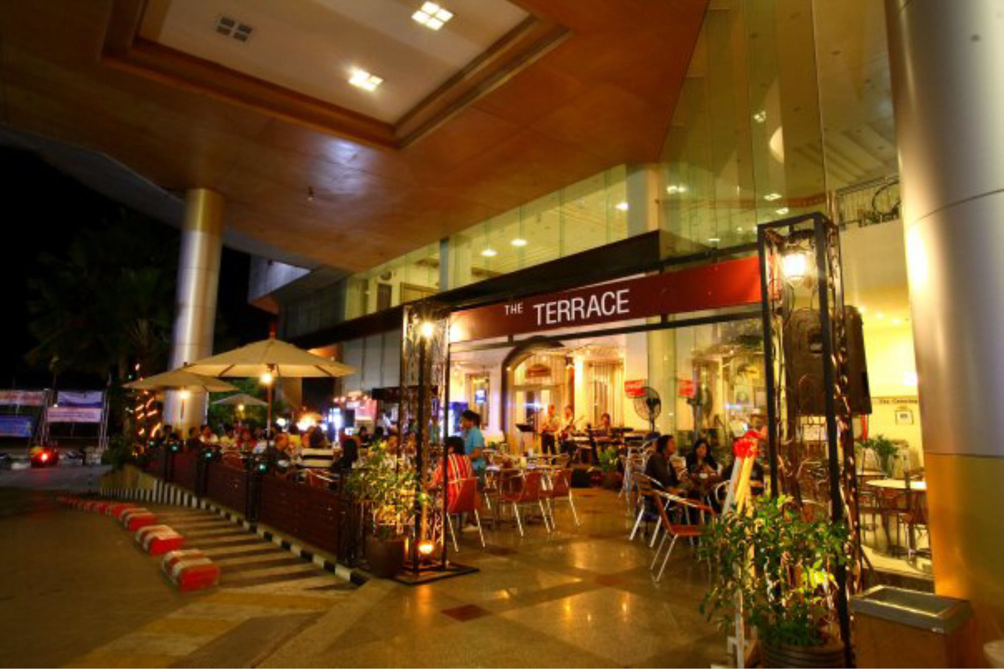 Фото Thumrin Thana Hotel