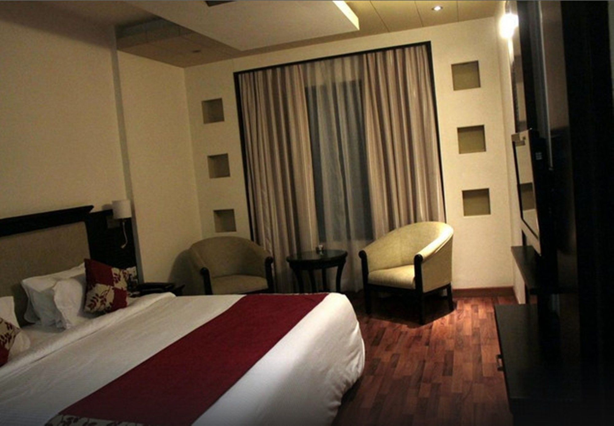 Фото Royal Orchid Central