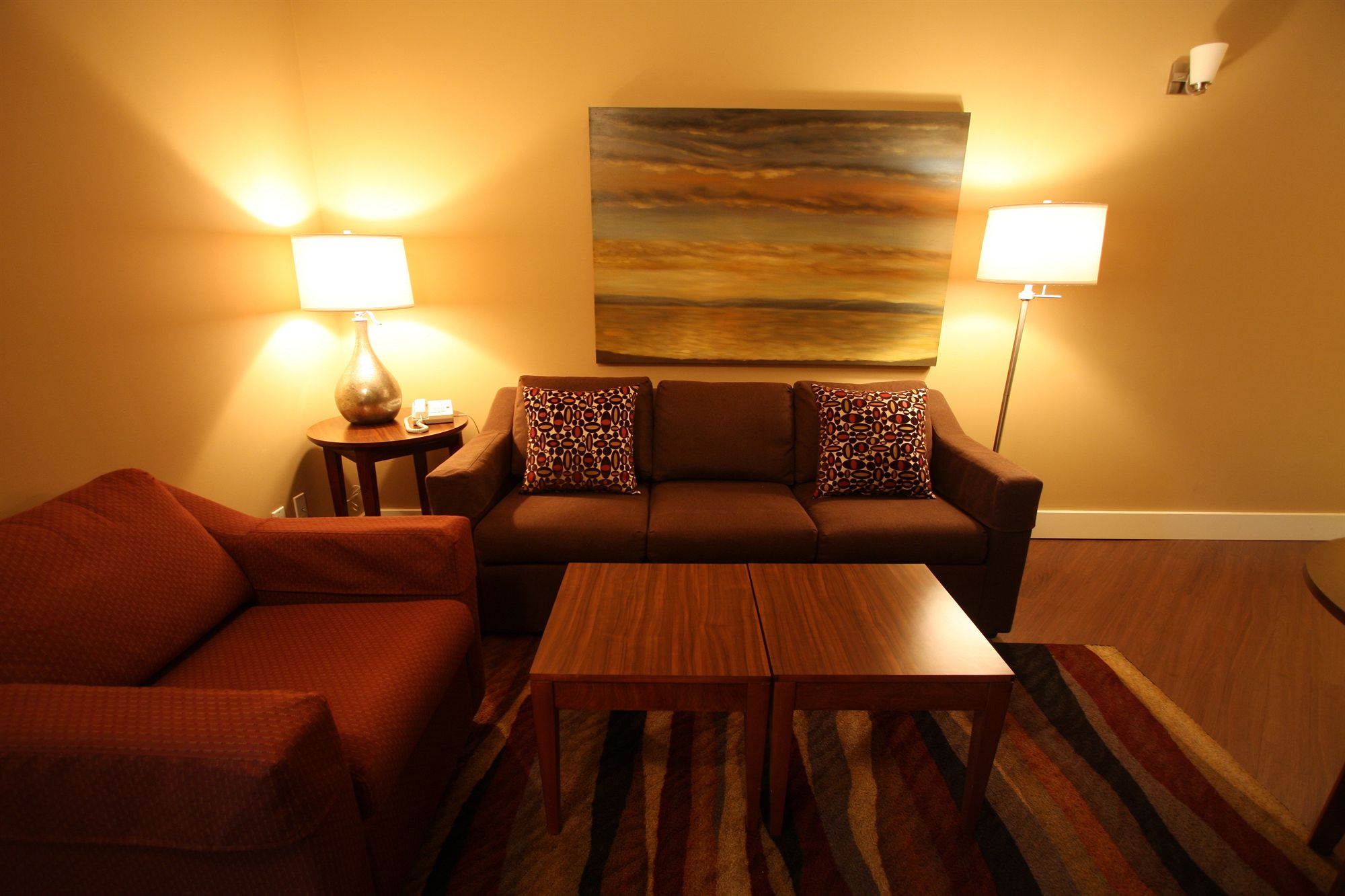 Фото Rosedale on Robson Suite Hotel