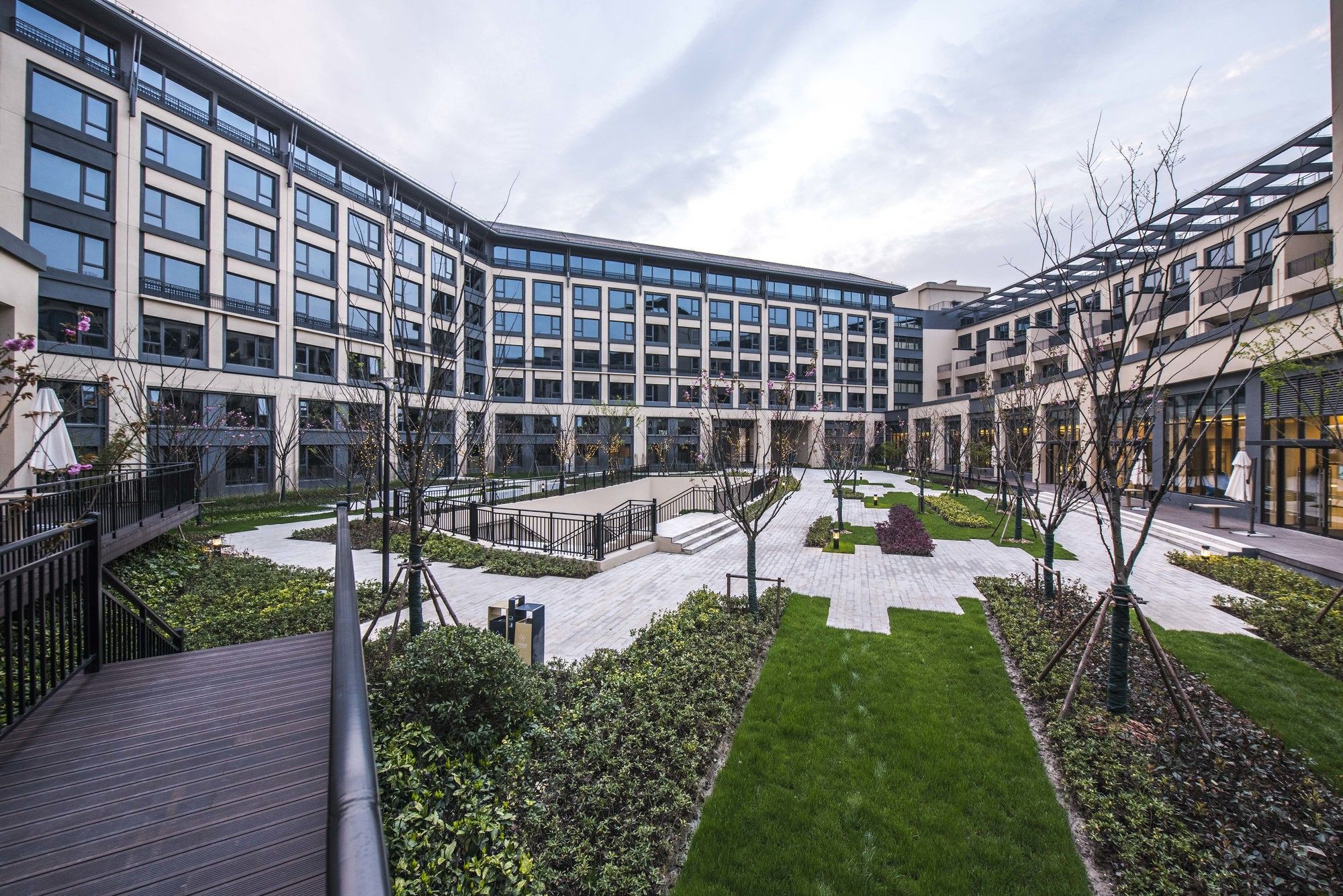 Фото Q-Box Hotel Shanghai Sanjiagang