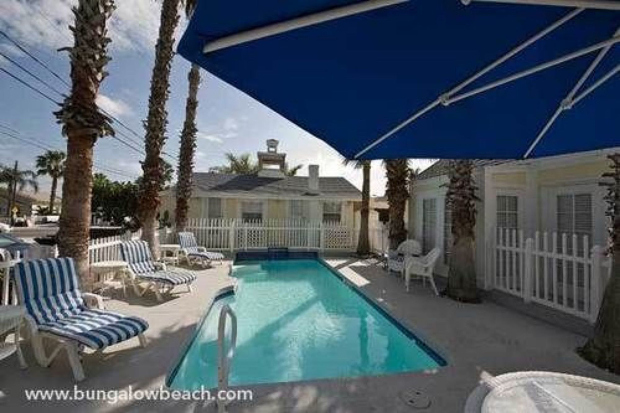 Фото Bungalow Beach Resort