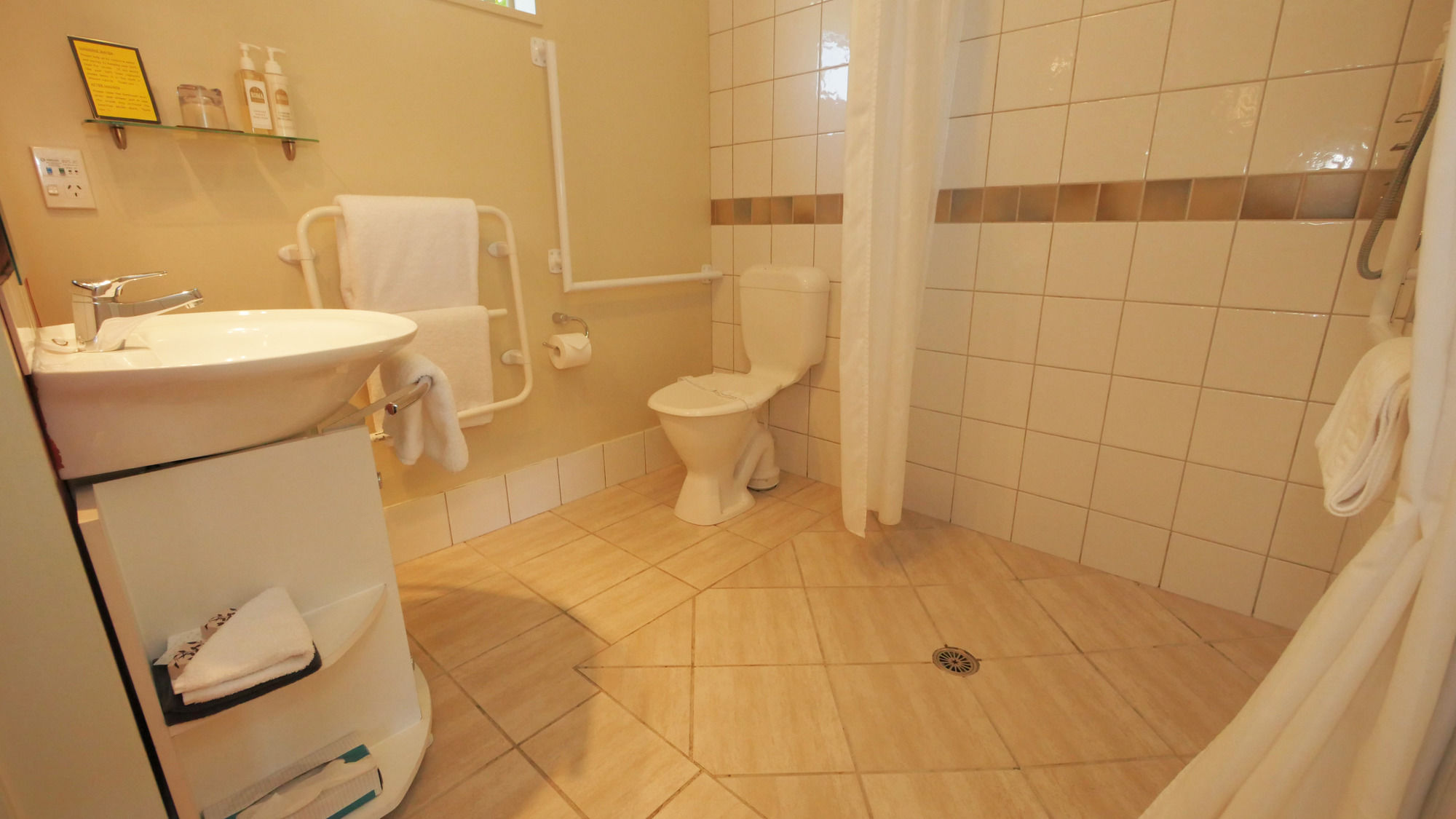 Фото Roma On Riccarton Motel