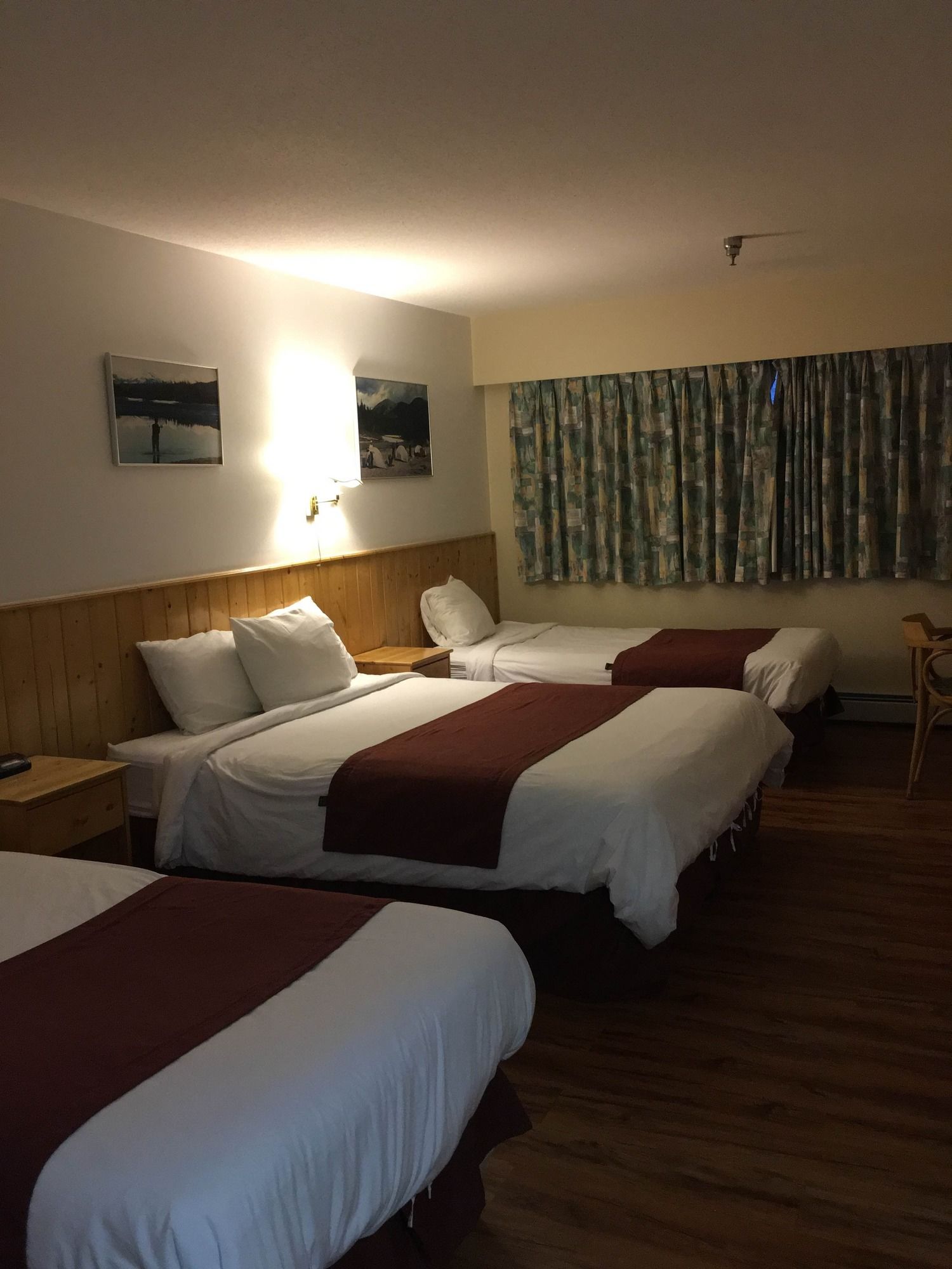 Фото Canadas Best Value Inn River View Hotel