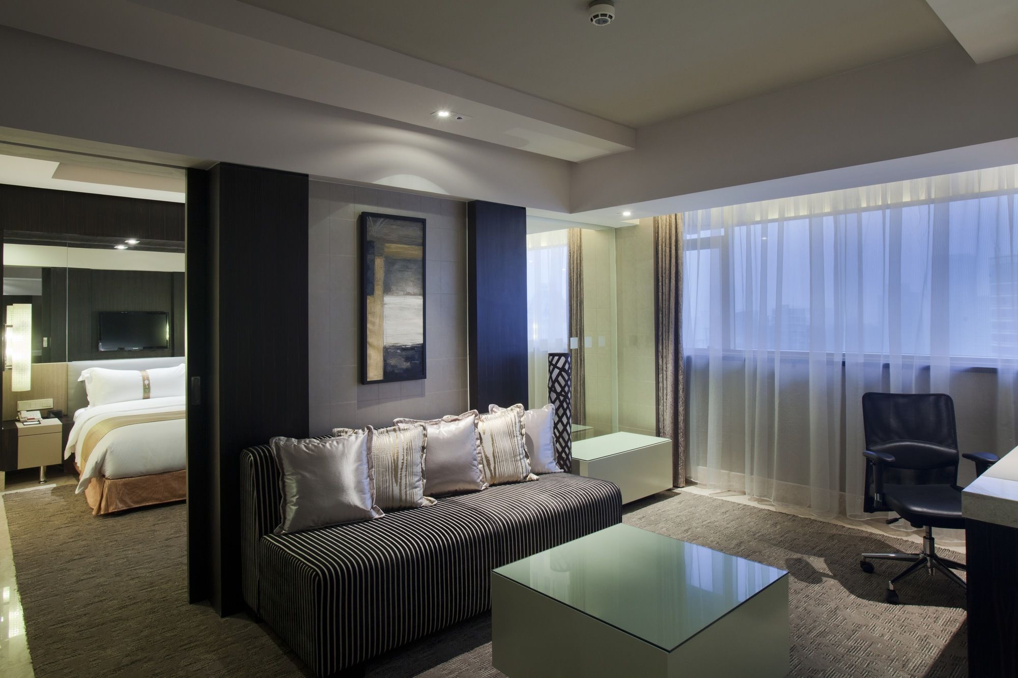 Фото Holiday Inn Hangzhou City Center