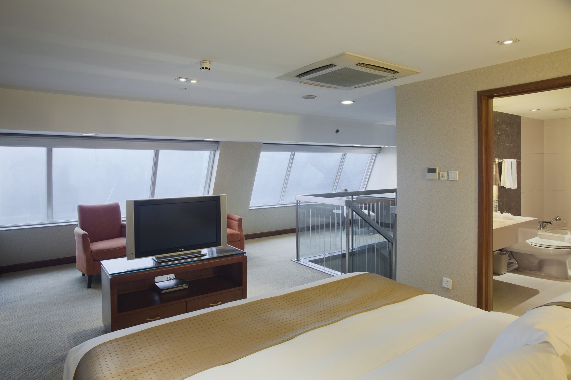 Фото Holiday Inn Hangzhou City Center