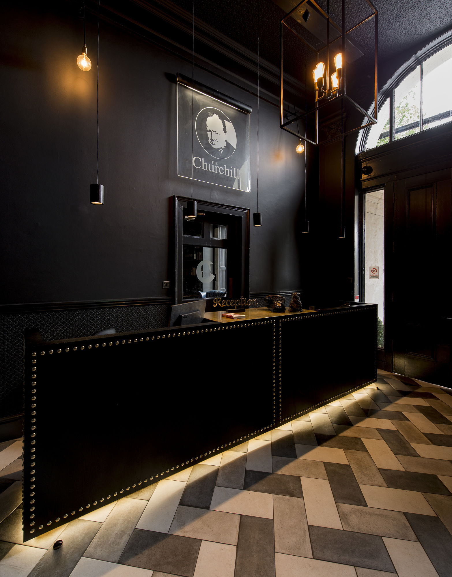 Фото The Churchill Hotel