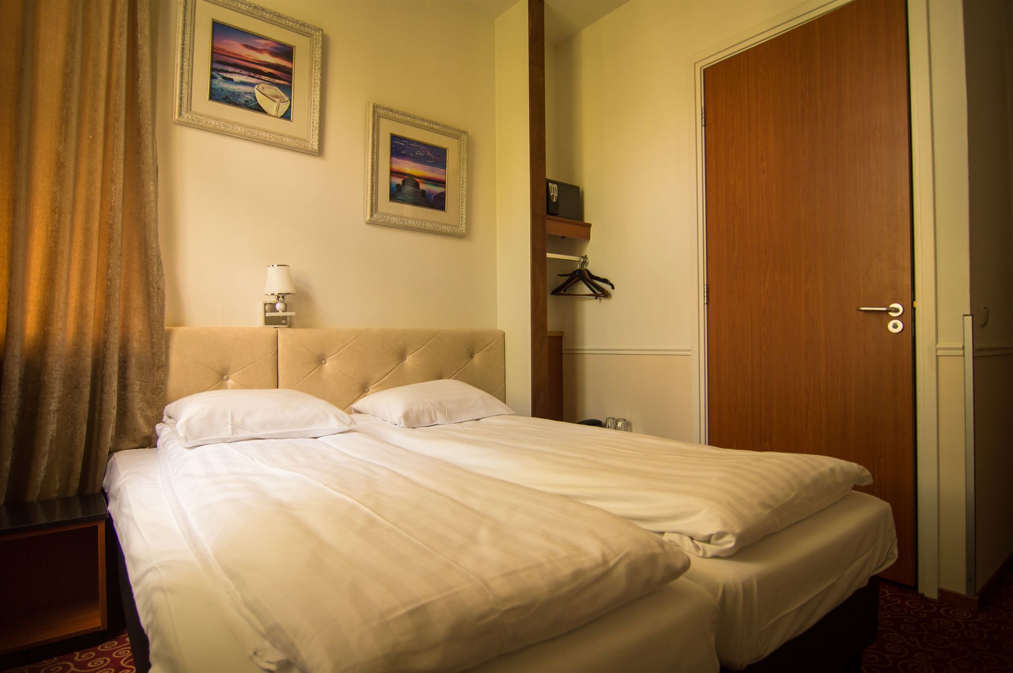 Фото Amsterdam Downtown Hotel