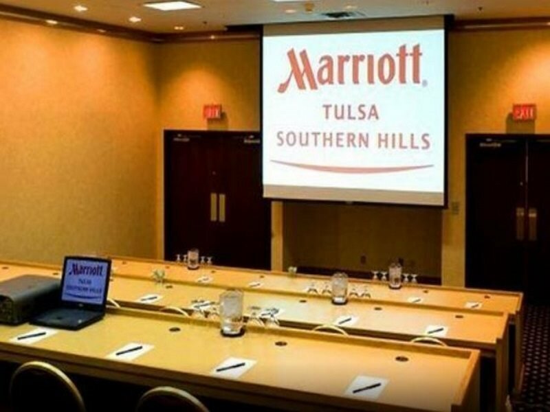 Фото Marriott Tulsa Hotel Southern Hills