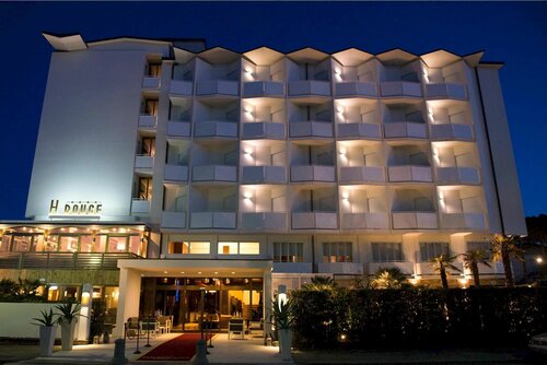 Внешний вид отеля Rouge Hotel International в Червии, фото 1