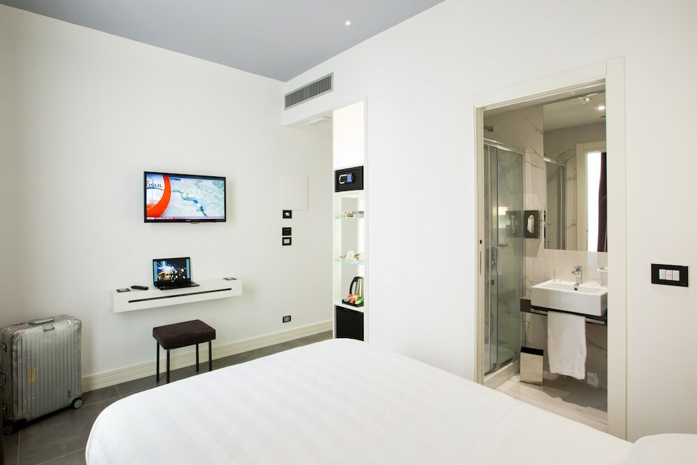 Фото Crosti Hotel