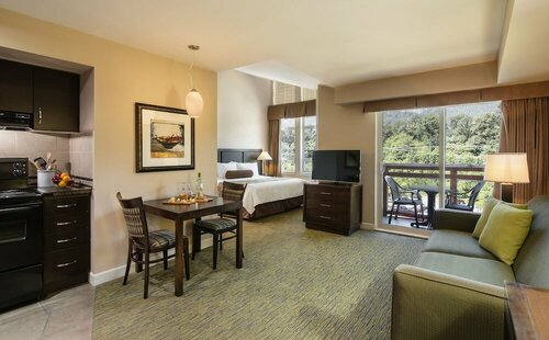 Внешний вид отеля Executive Suites Hotel & Resort, Squamish в Скуамише, фото 3