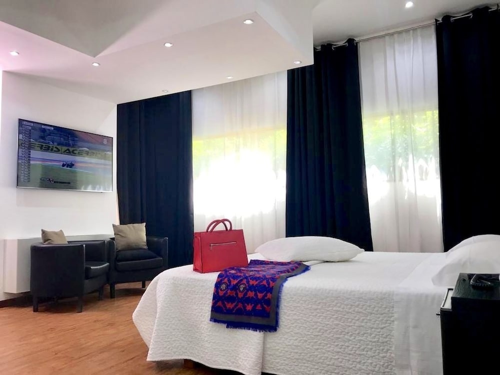 Фото Gardenia Hotel