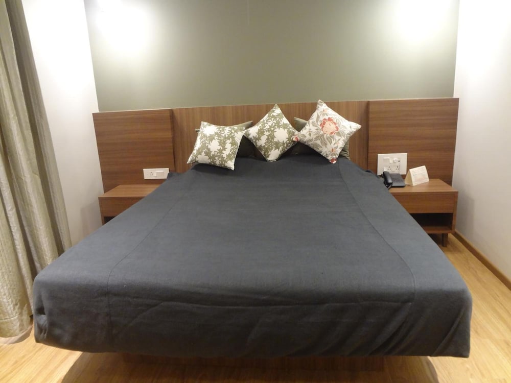 Фото Diplomat Hotel