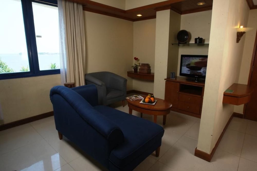 Фото Makassar Golden Hotel