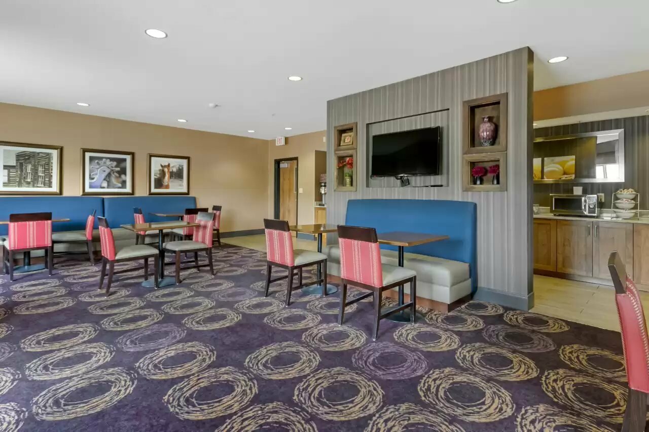 Фото Comfort Inn & Suites Market - Airport
