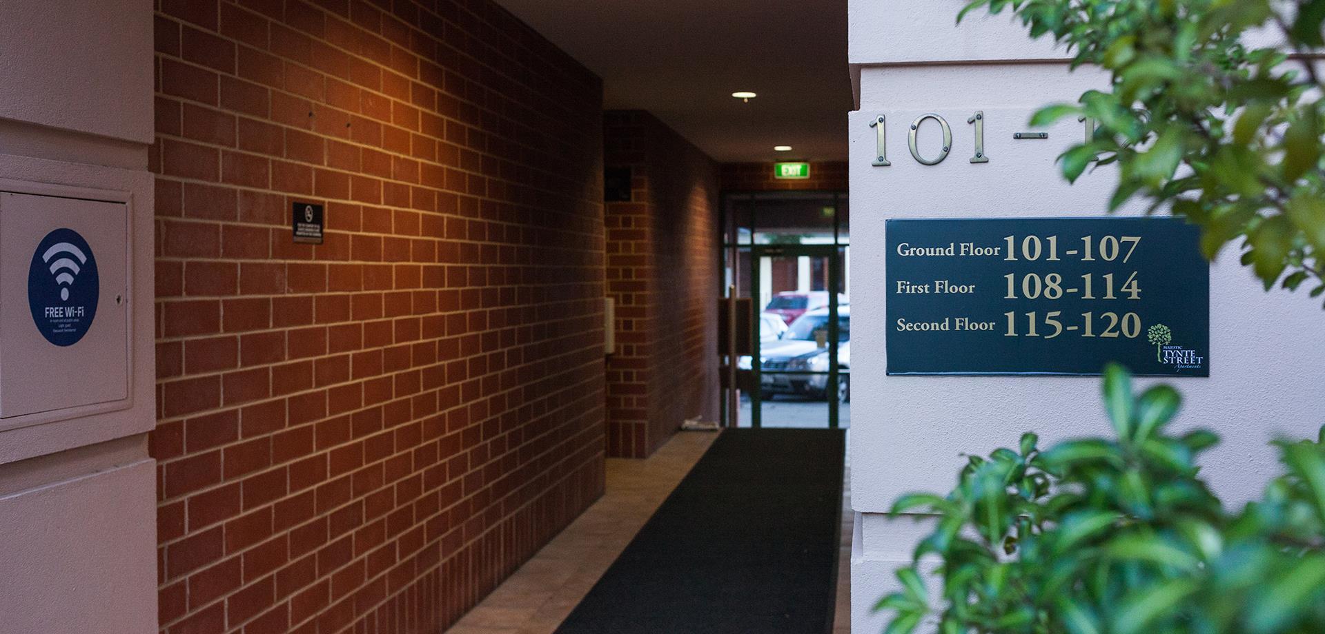 Фото Majestic Tynte Street Hotel