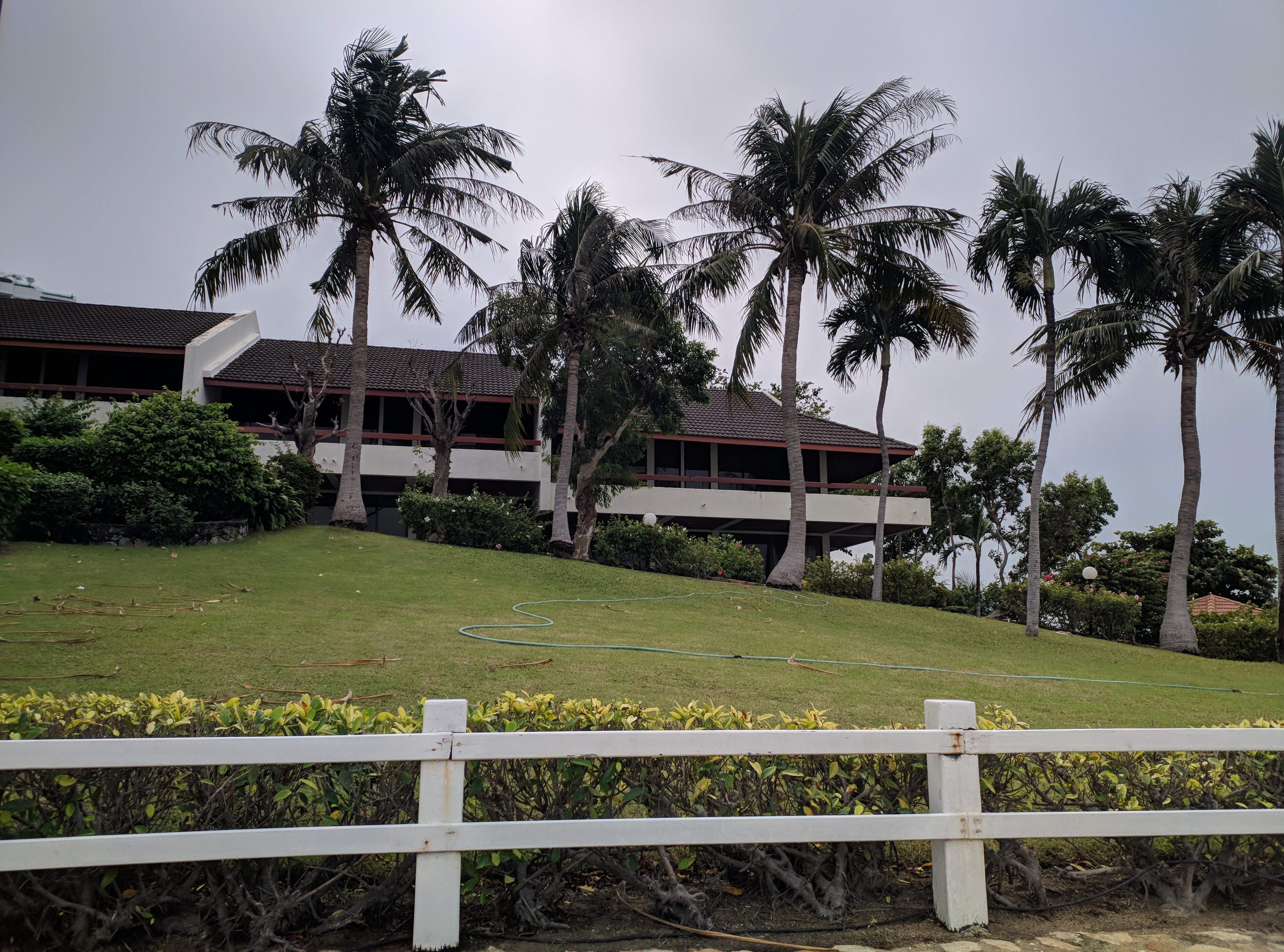 Фото Golden Tulip Pattaya Beach Resort