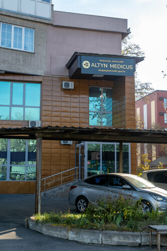 Жоғарыдан жігітті сиқыған қыздың порно видеосы