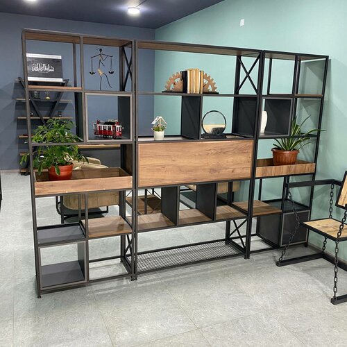 Ofisda yalangoch kotiblar