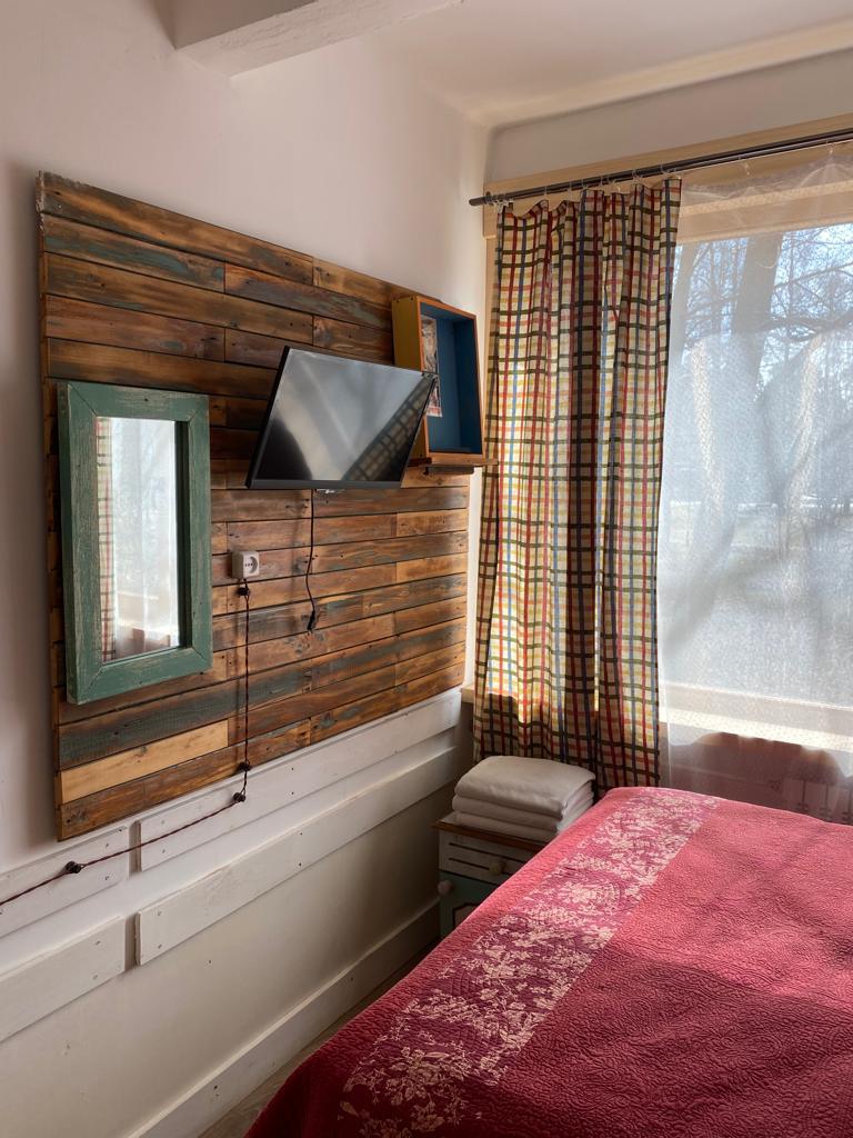 Фото Каморка с Лежанкой у окна