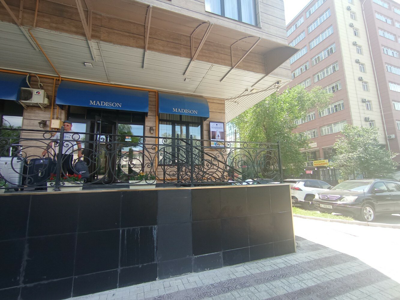 Фото Madison Ave Hotel Bishkek