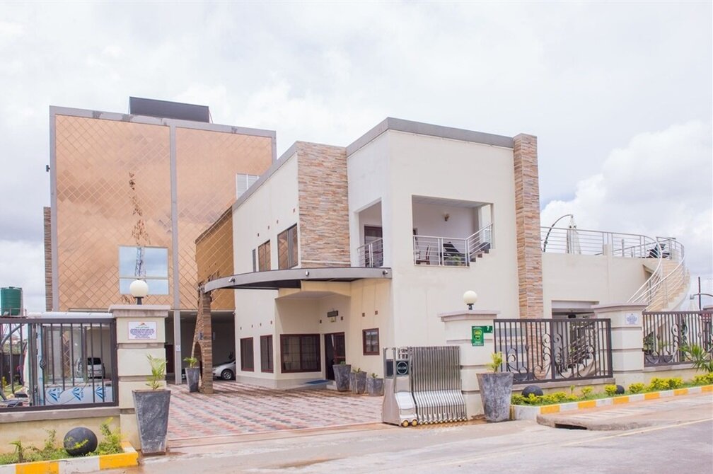 Фото Отель The Crest Lodge