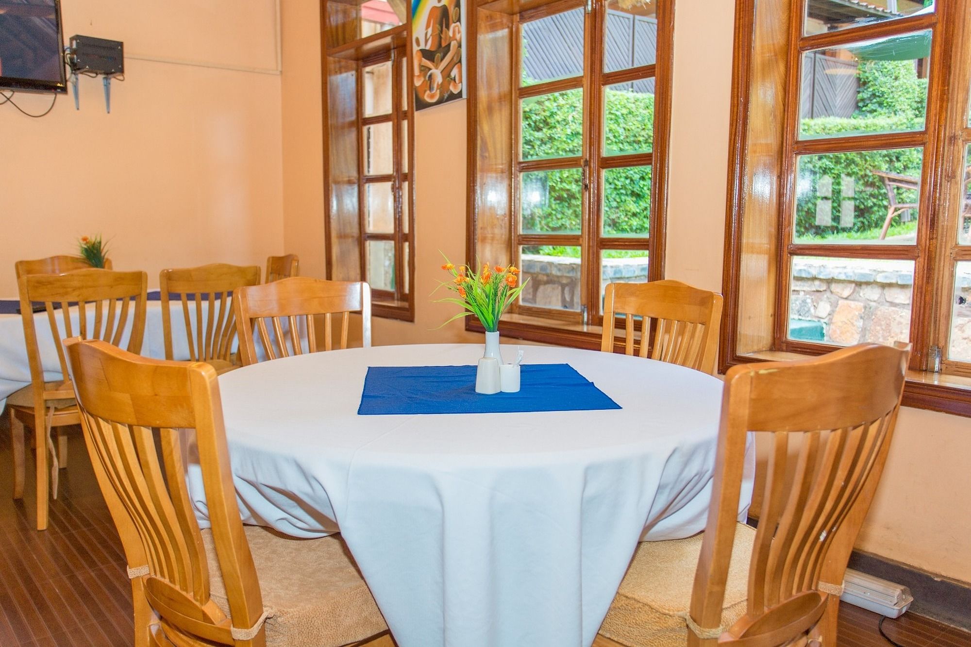 Фото The Country Inn Hotel