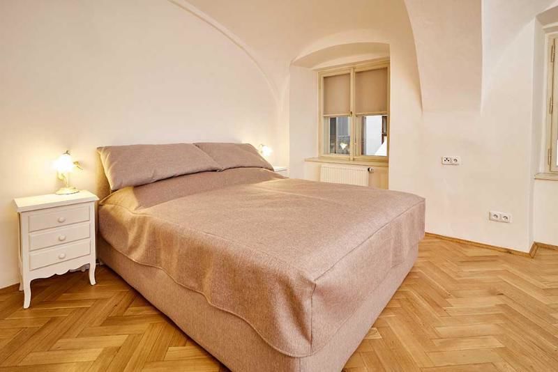 Фото Three Golden Crowns Apartments