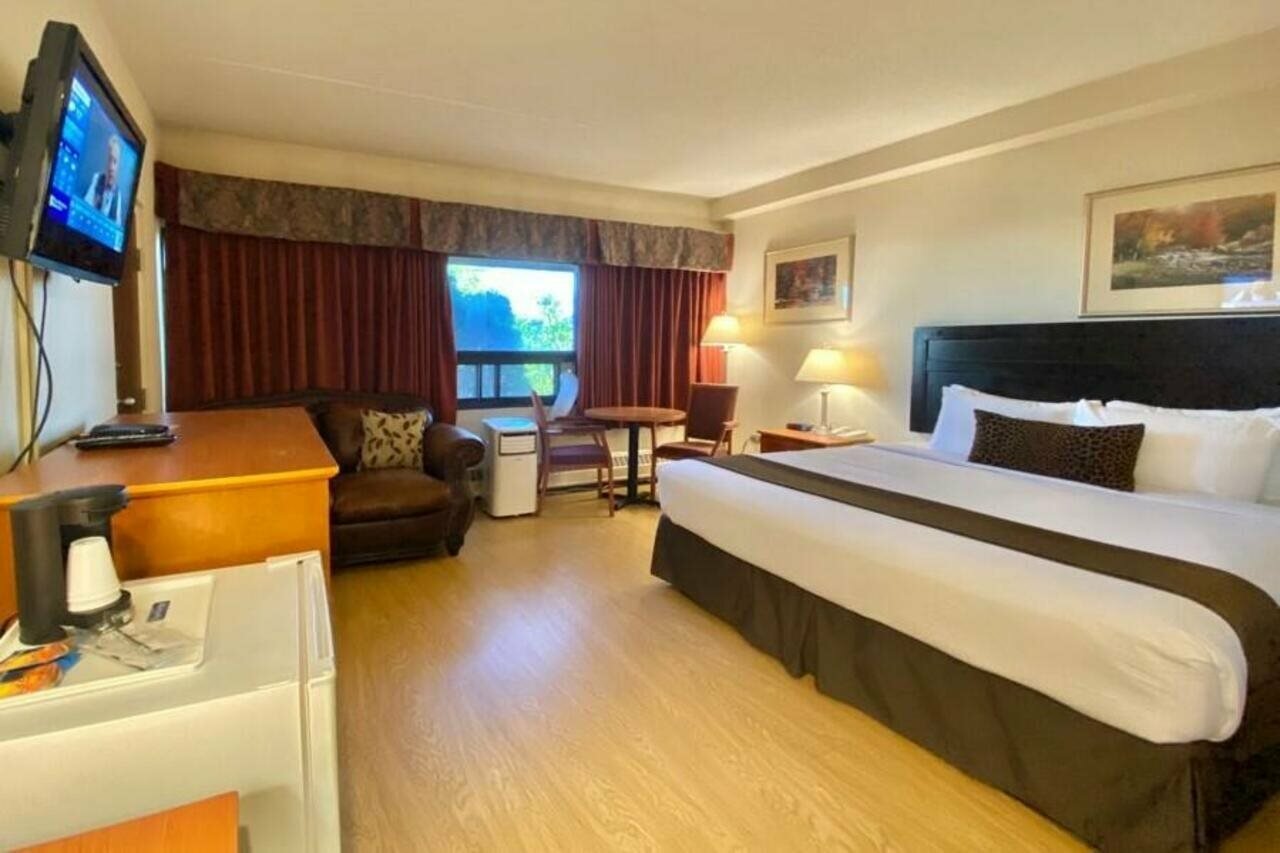 Фото Travelodge Edmonton East