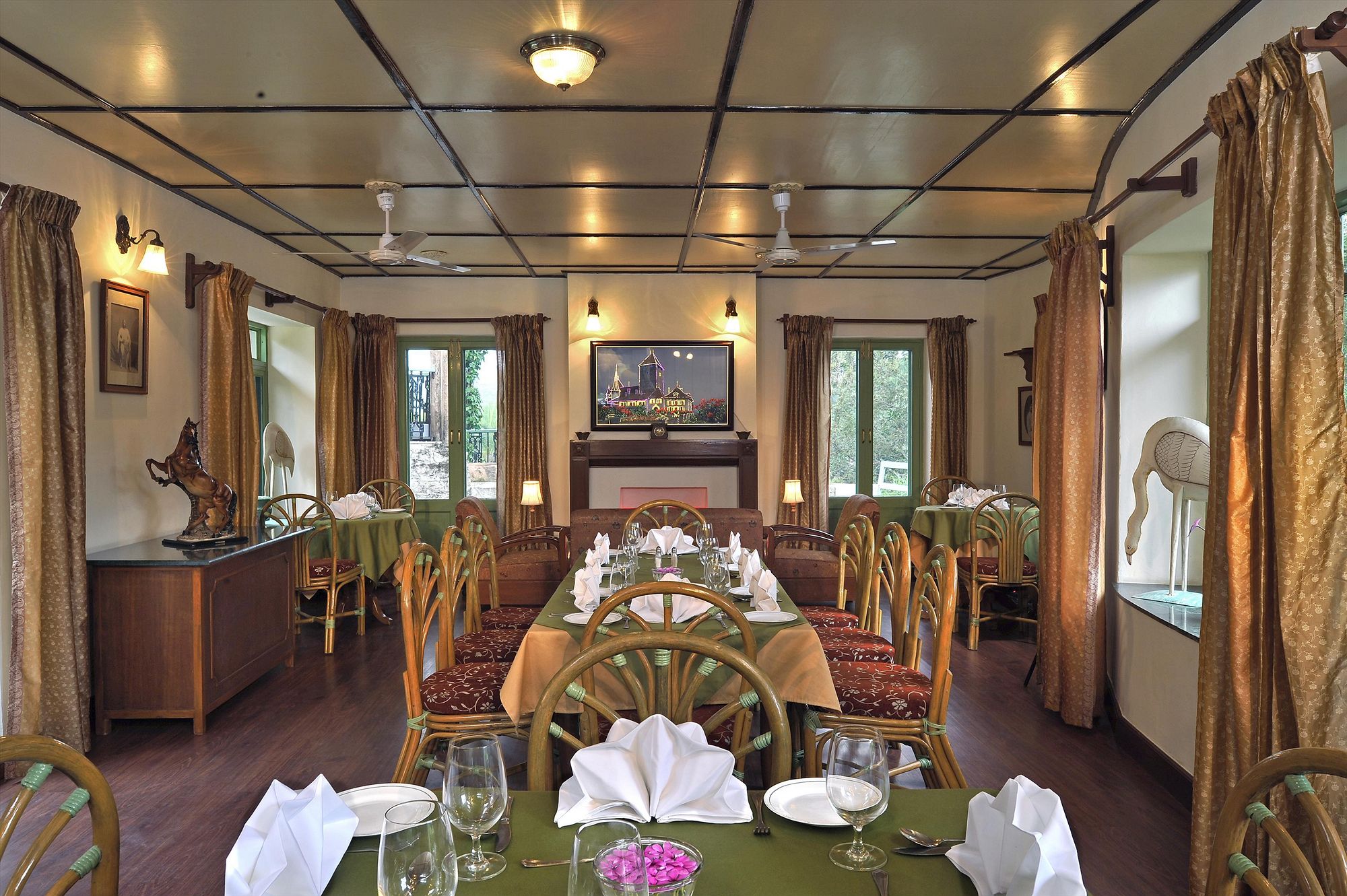 Фото WelcomHeritage Connaught House