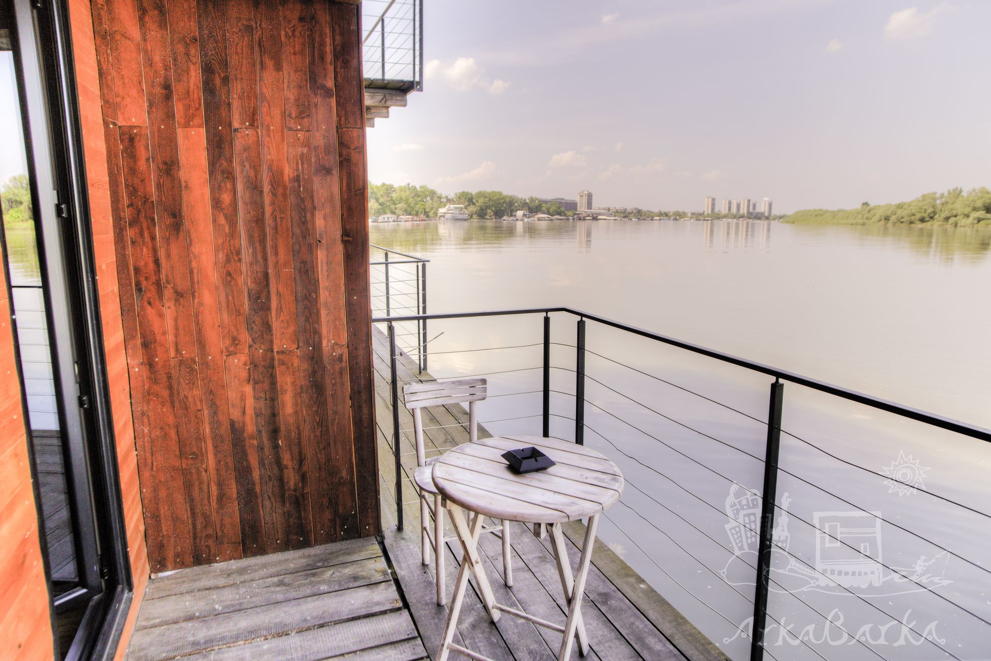 Фото ArkaBarka Floating Hostel