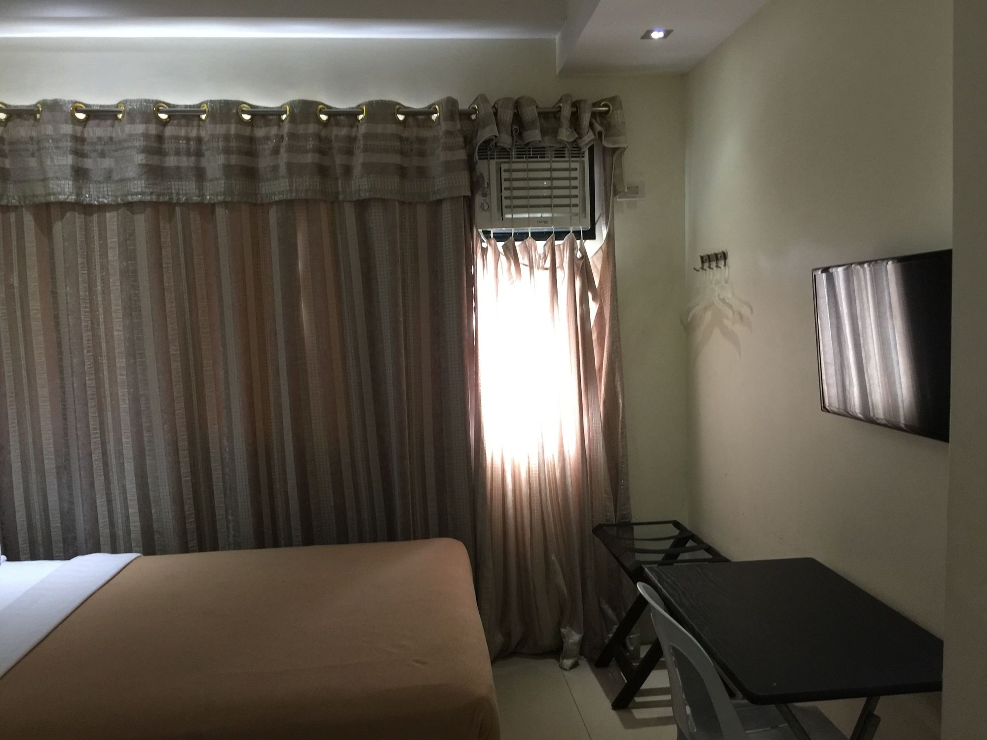 Фото Canberry Hotel