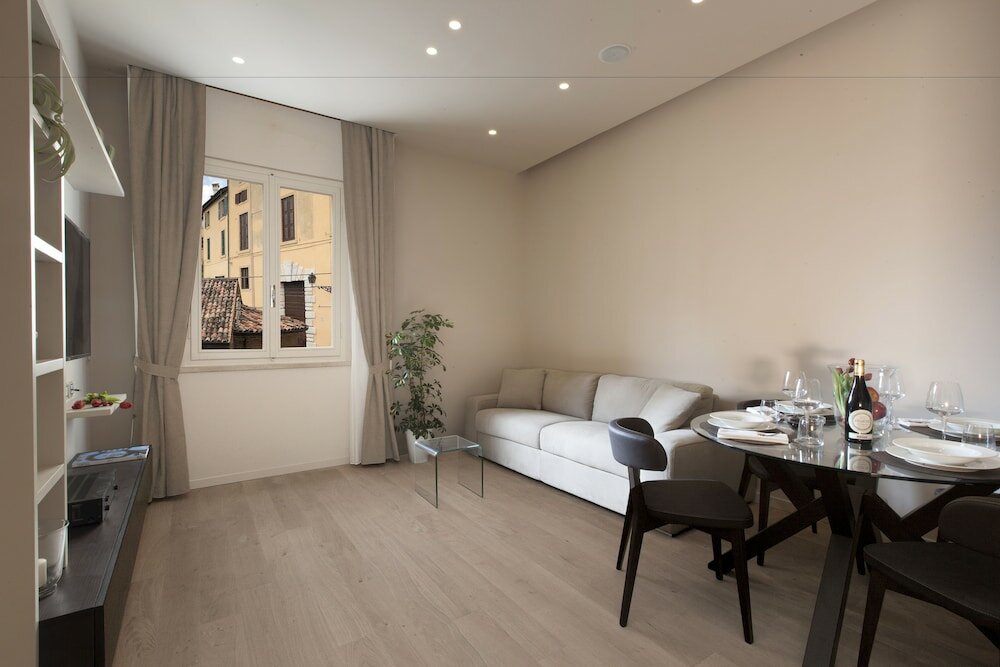 Фото Oriana Suites Verona