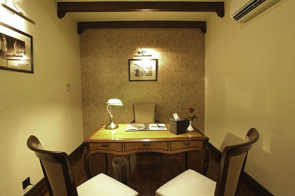 Фото Heritage Luxury Suites- All Suite hotel