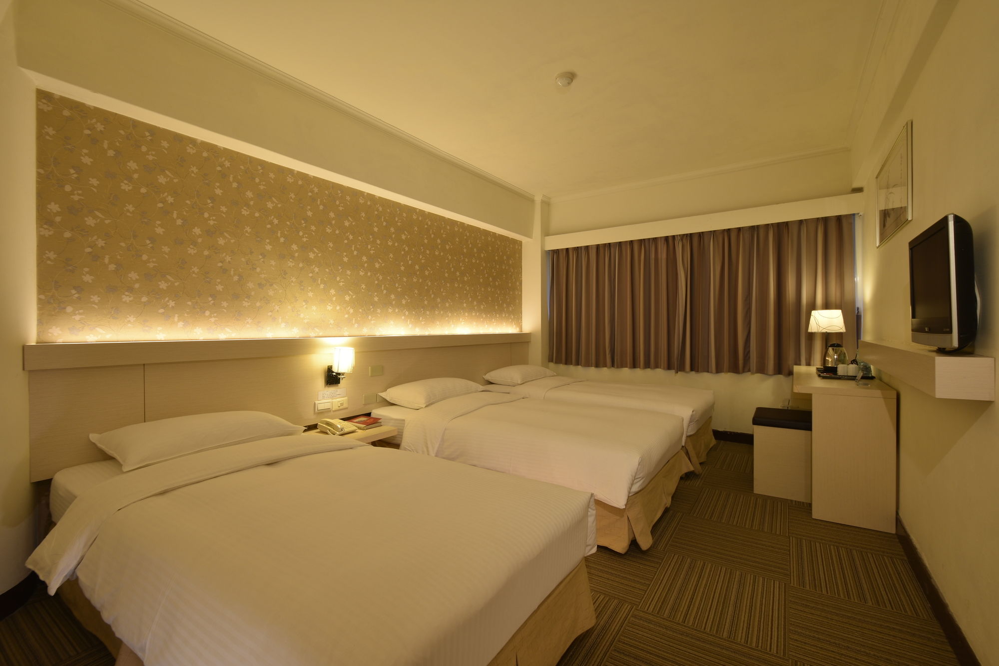 Фото New World Hotel