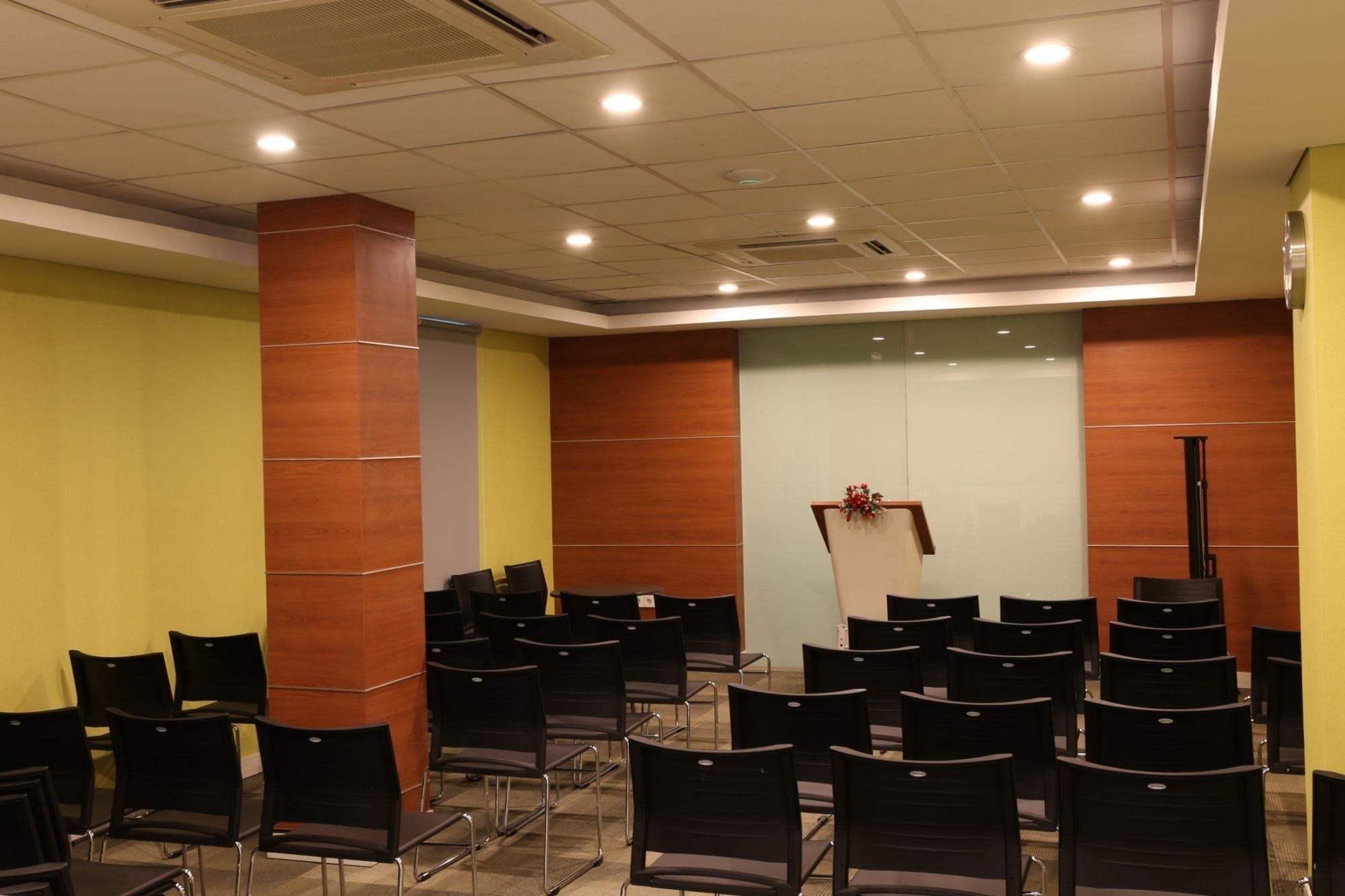 Фото Citihub Hotel @Pecindilan, Surabaya