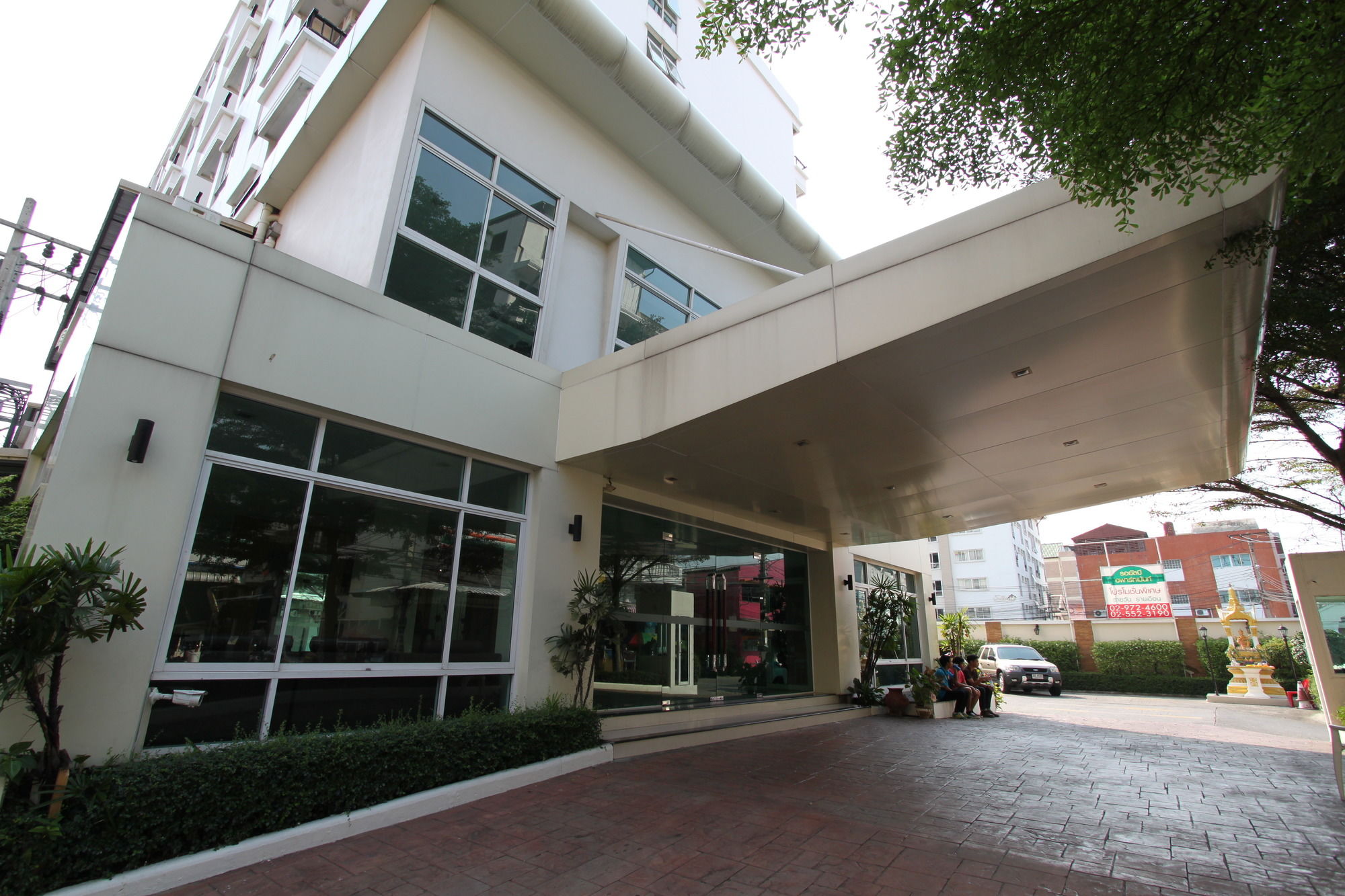 Фото The Royal Bee Apart Hotel