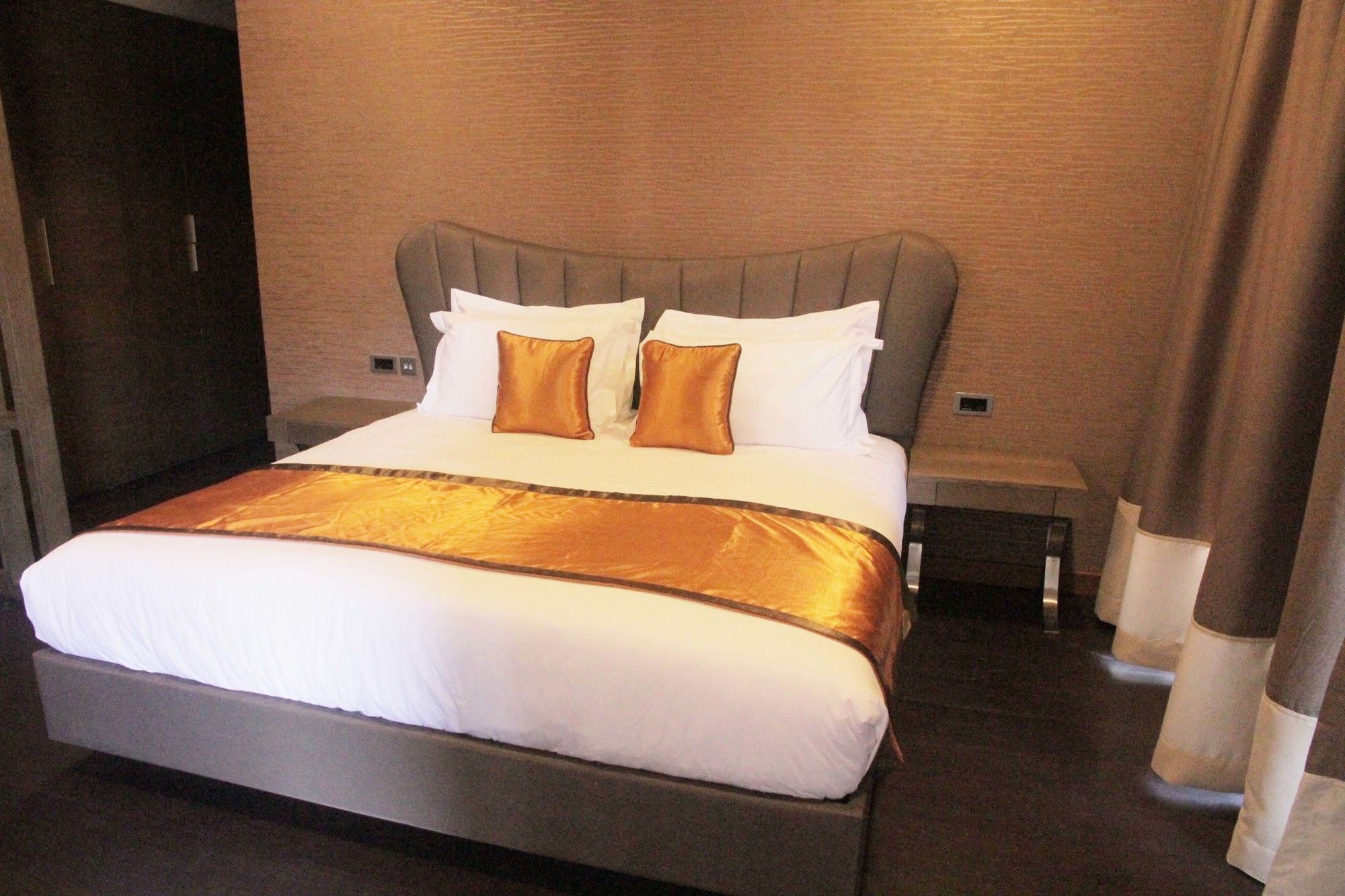 Фото Speke Apartments Wampewo